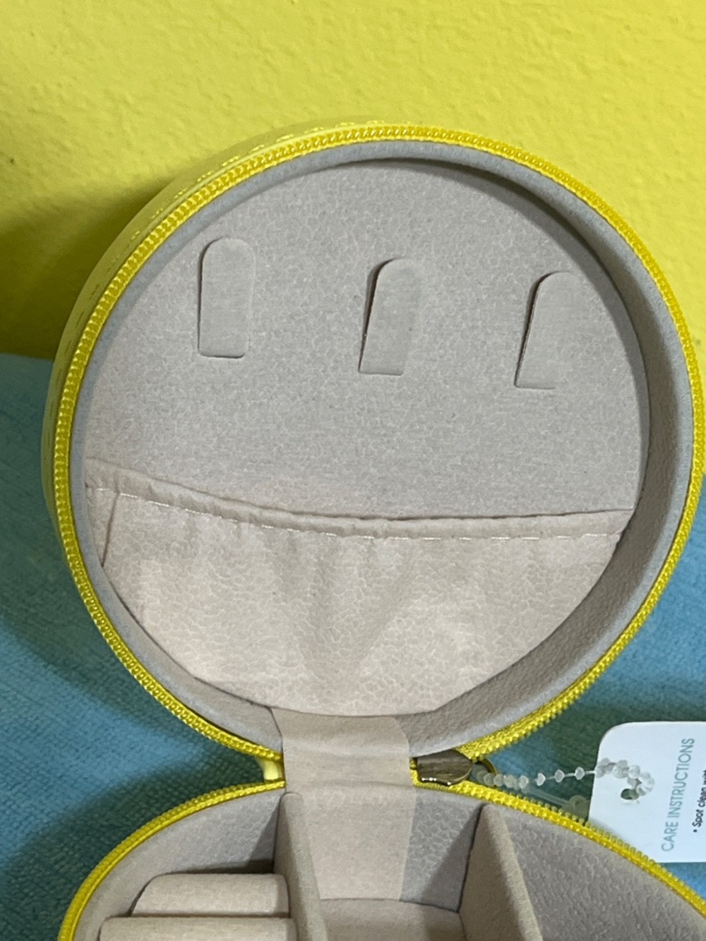 Yellow Round Jewelry Travel Case • NEW • - Picture 3 of 8